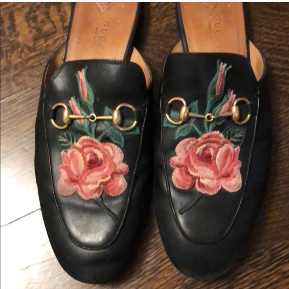 Gucci loafers with embroidery!